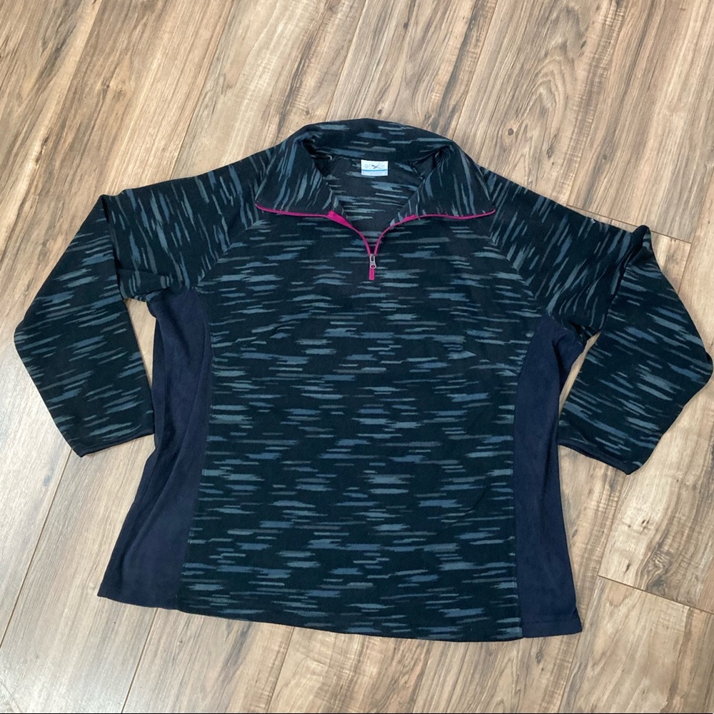 Columbia black with gray fleece light weight pullover. 2X